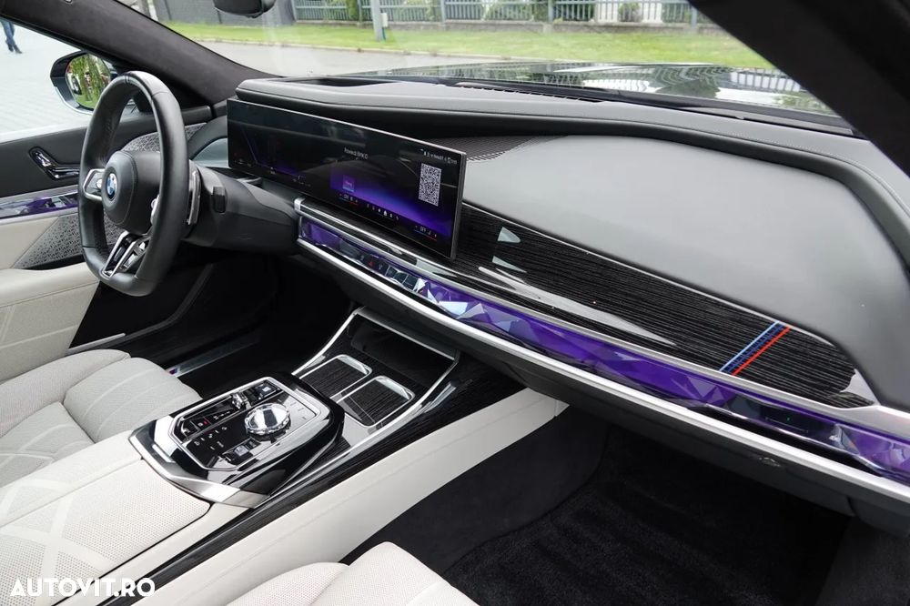 BMW Seria 7 730d xDrive MHEV - 29