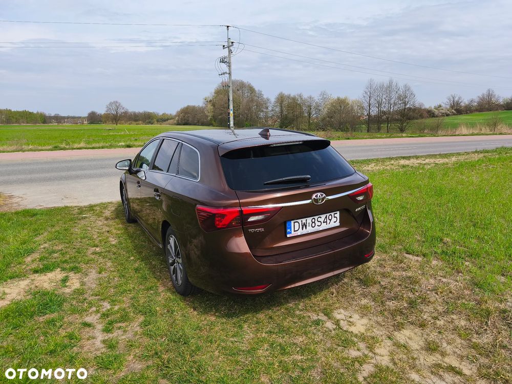 Toyota Avensis 2.0 D-4D Premium - 2