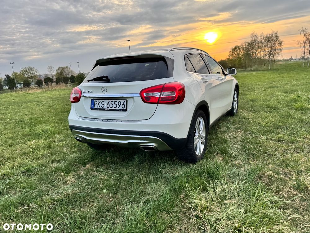 Mercedes-Benz GLA 200 7G-DCT SCORE - 10