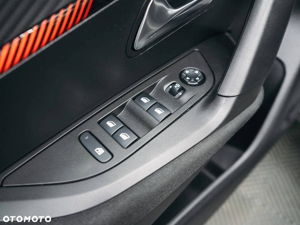 Peugeot 2008 1.5 BlueHDi Allure S&S EAT8 - 19