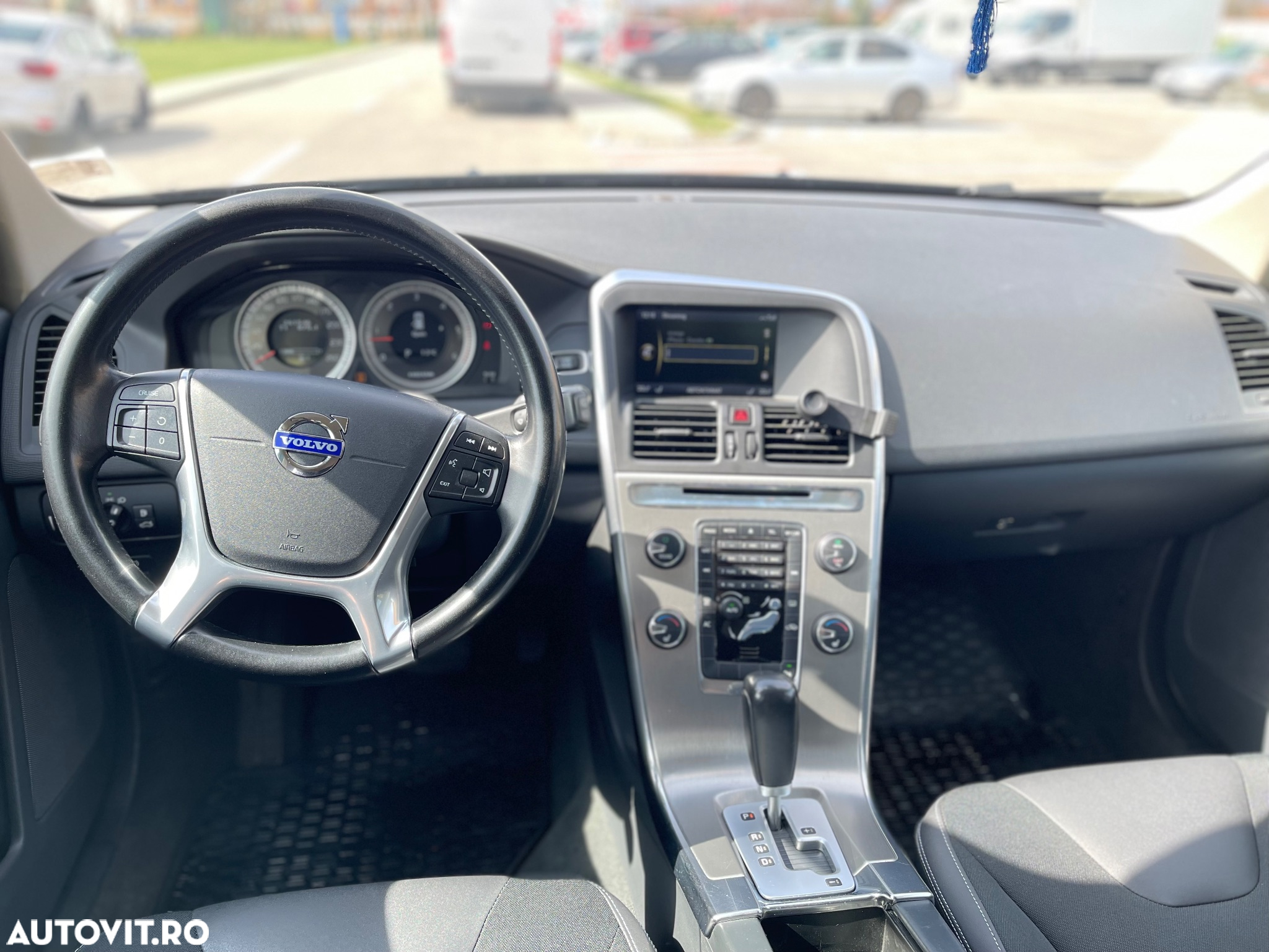 Volvo XC 60 D3 Aut. Momentum - 8