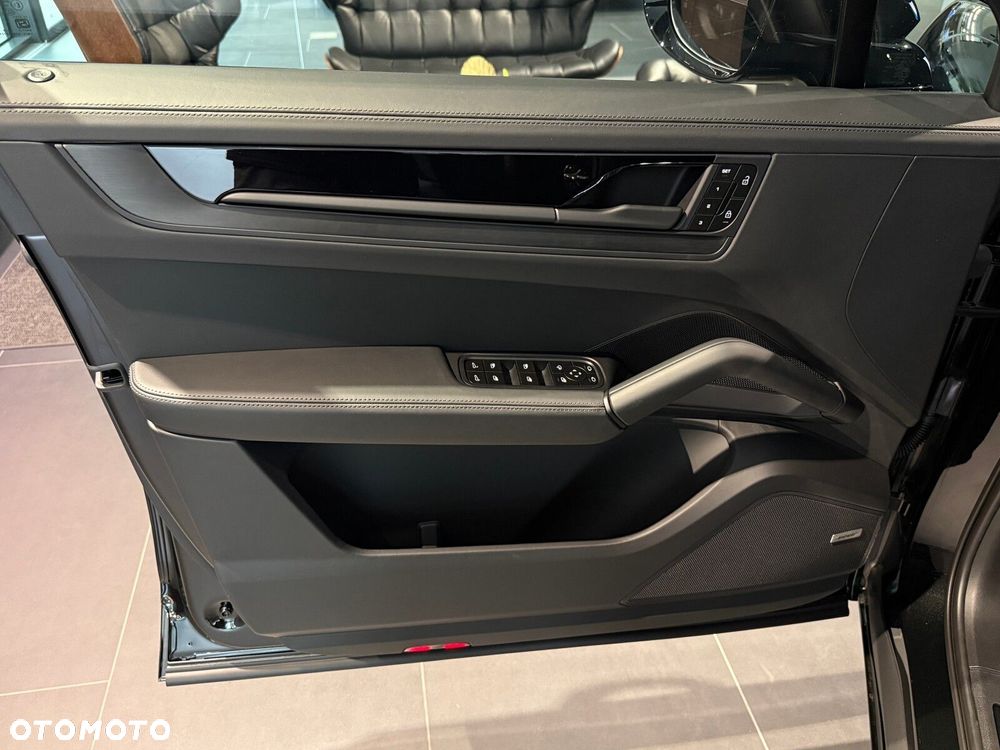 Porsche Cayenne - 16