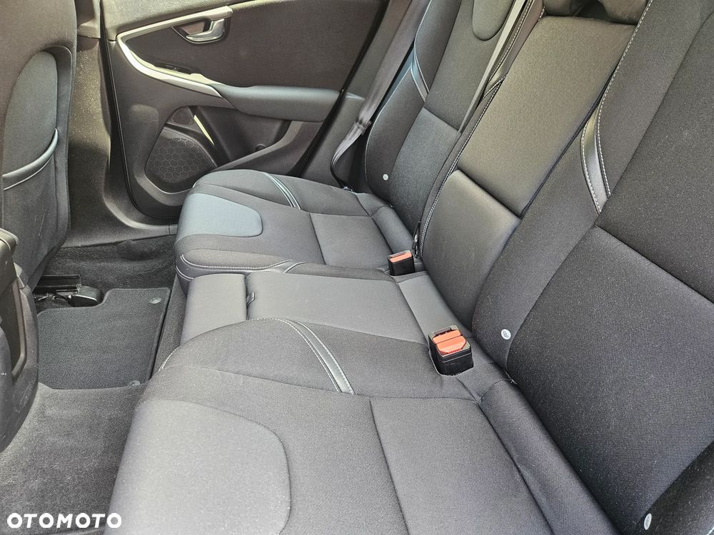 Volvo V40 D2 Momentum - 13