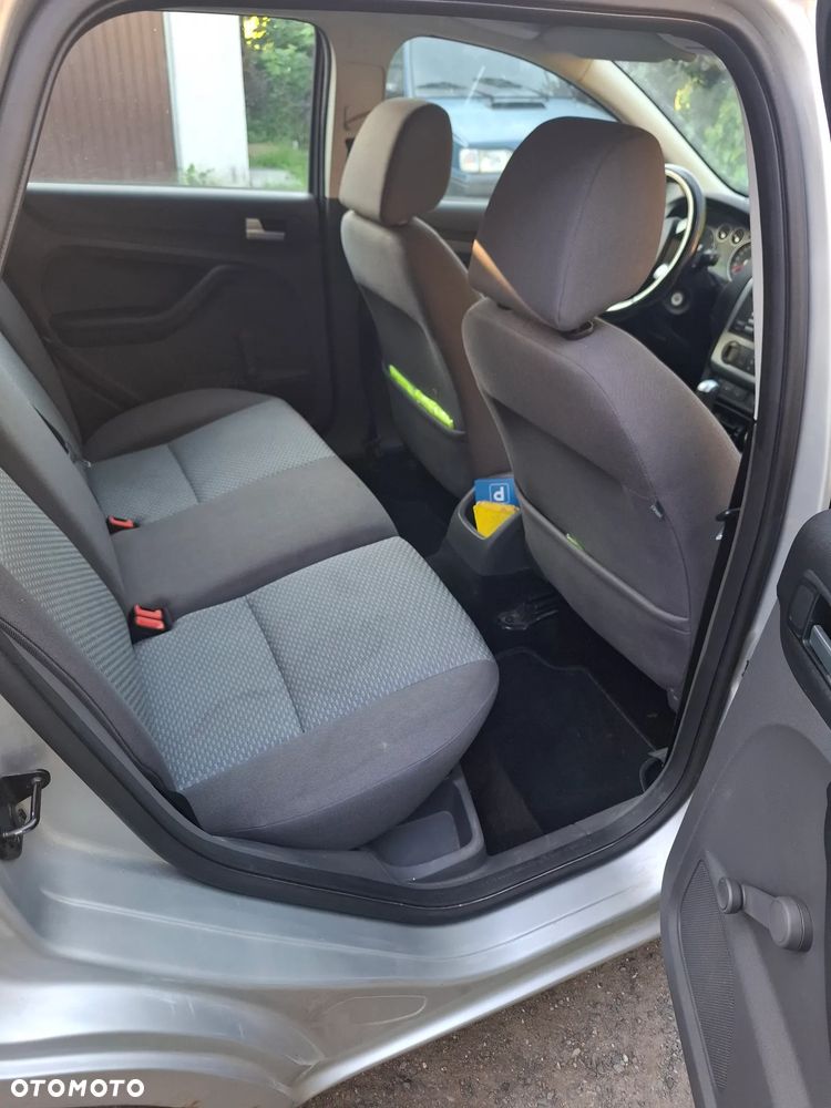Ford Focus 1.6 Ambiente - 22