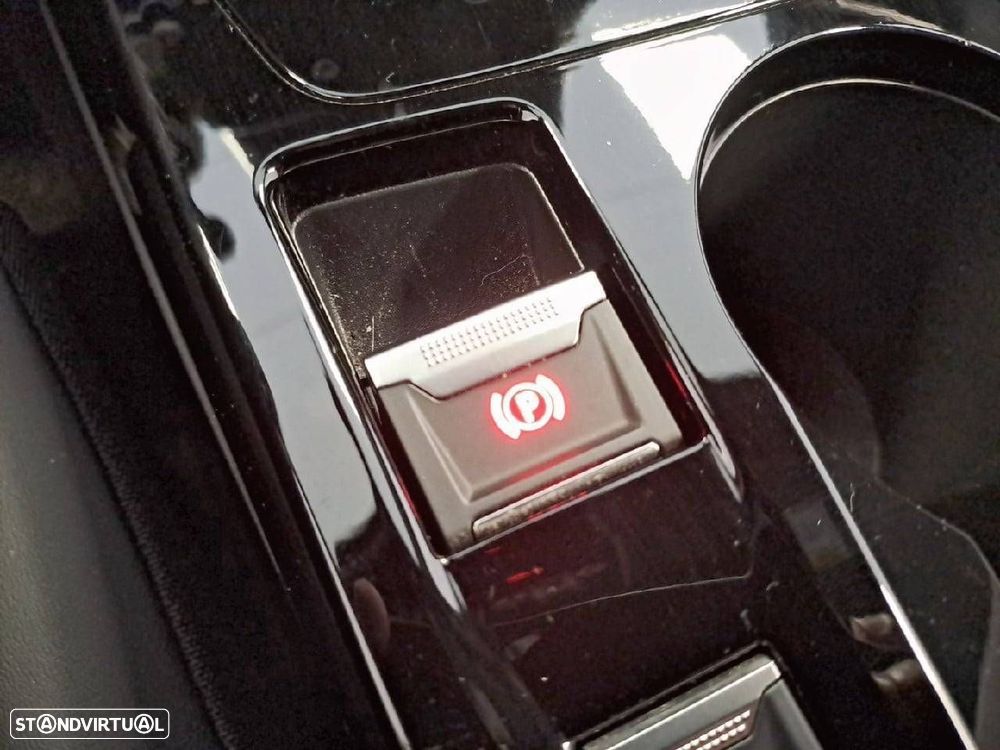 Peugeot 2008 1.2 Hybrid Allure e-DCS6 - 23