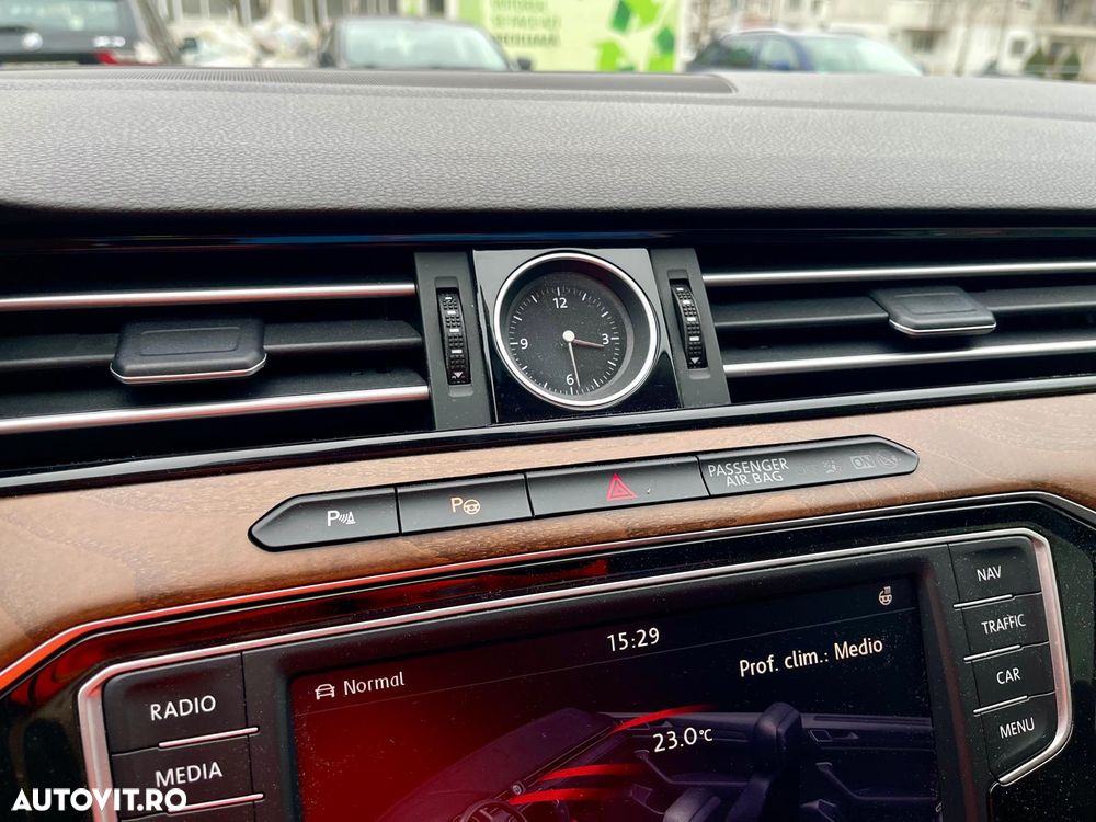 Volkswagen Passat 2.0 TDI SCR 4Motion DSG Highline - 18