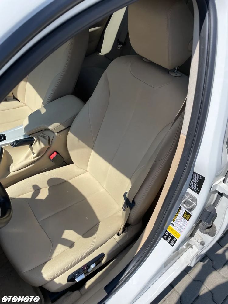 BMW Seria 3 320i xDrive - 11