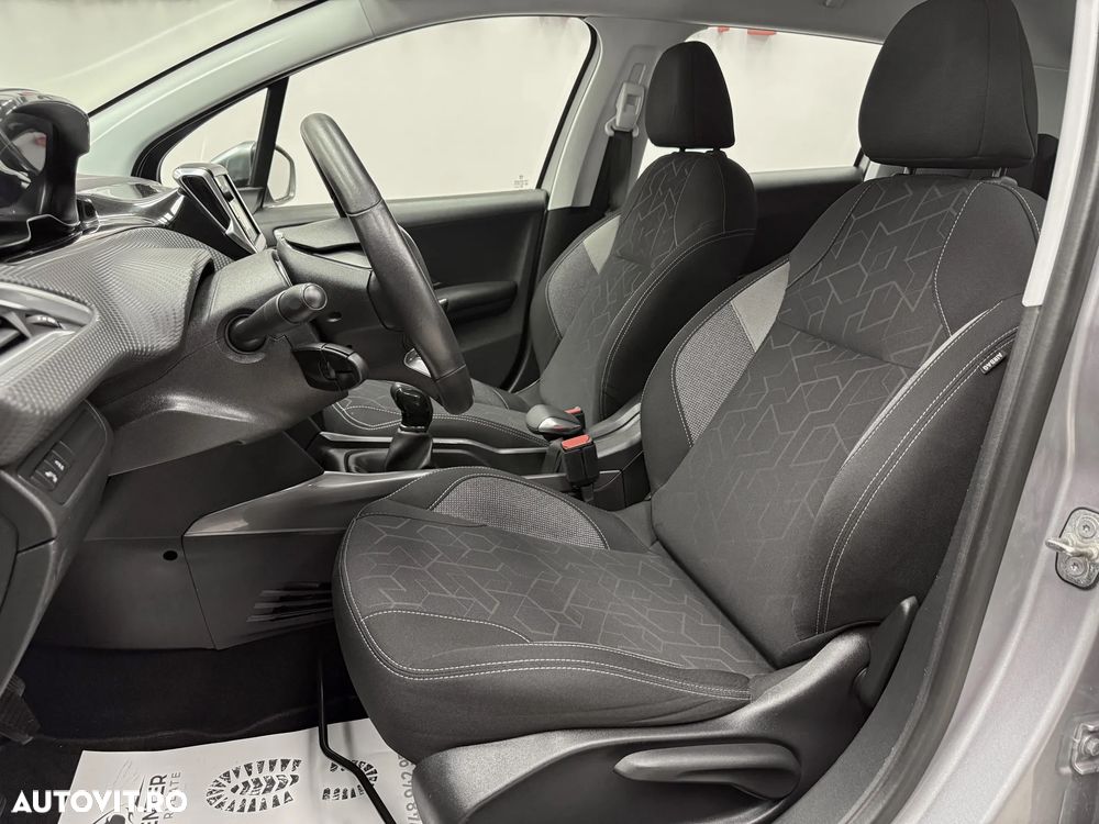 Peugeot 2008 1.2 L PureTech Active - 6