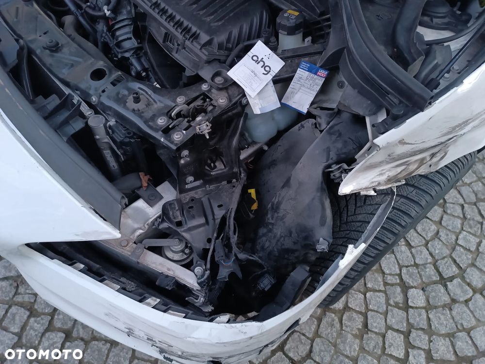 BMW Seria 2 218d Sport Line - 21