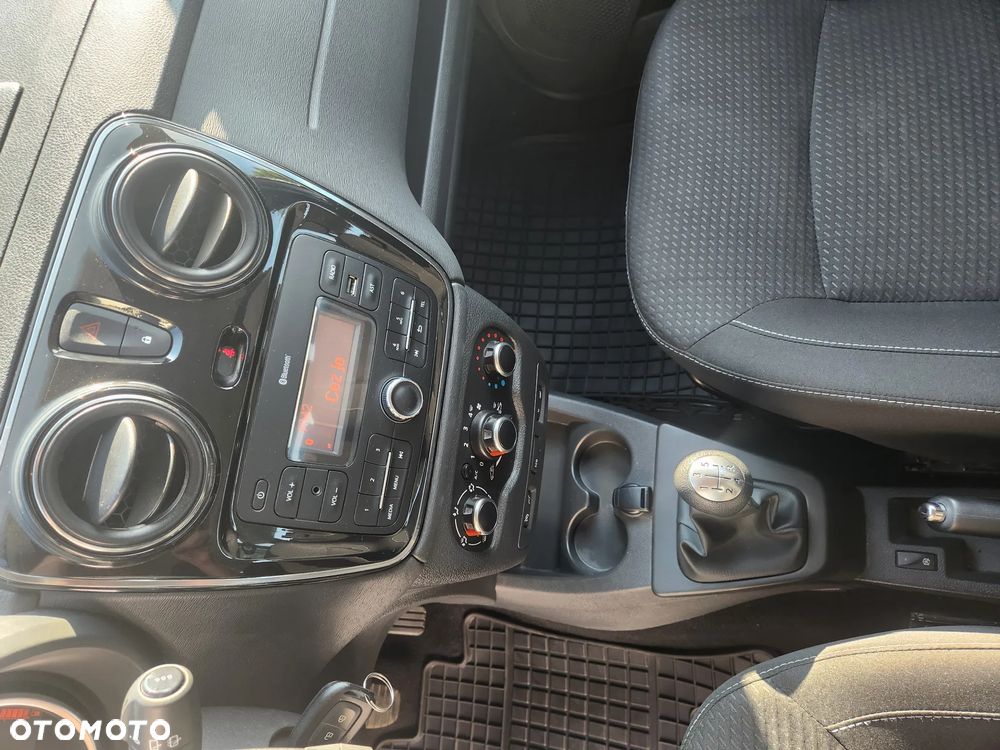 Dacia Lodgy SCe 100 Laureate - 13