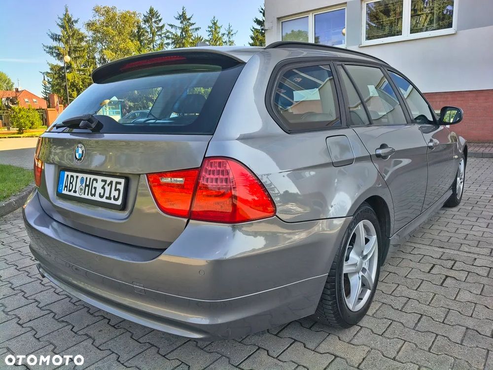 BMW Seria 3 320d DPF Edition Sport - 5
