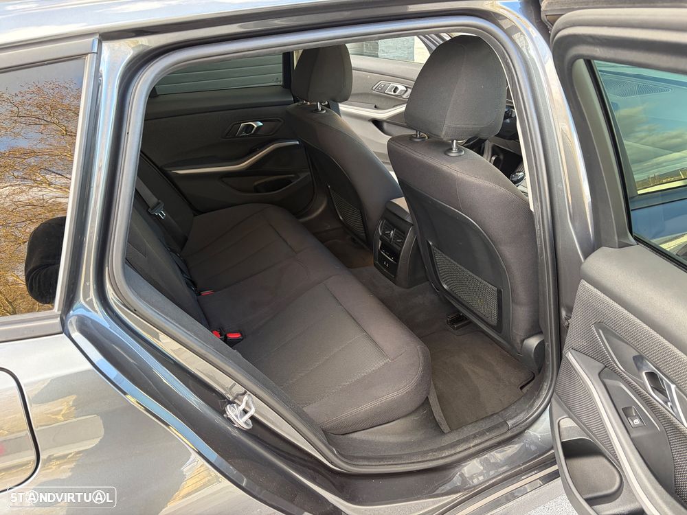 BMW 330 e Auto - 28