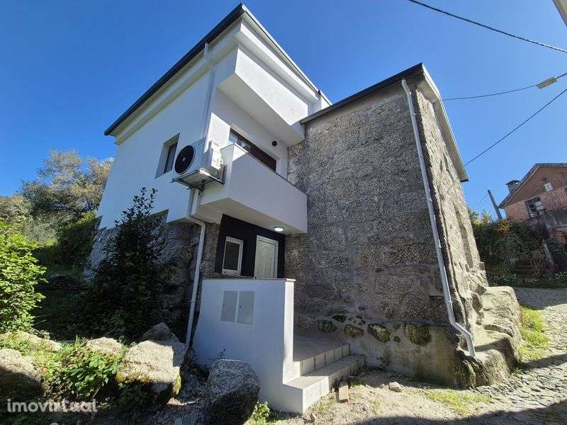 Moradia em pedra renovada T2/ 2 T1 Investimento ou Habitação (Gerês) - Grande imagem: 2/12