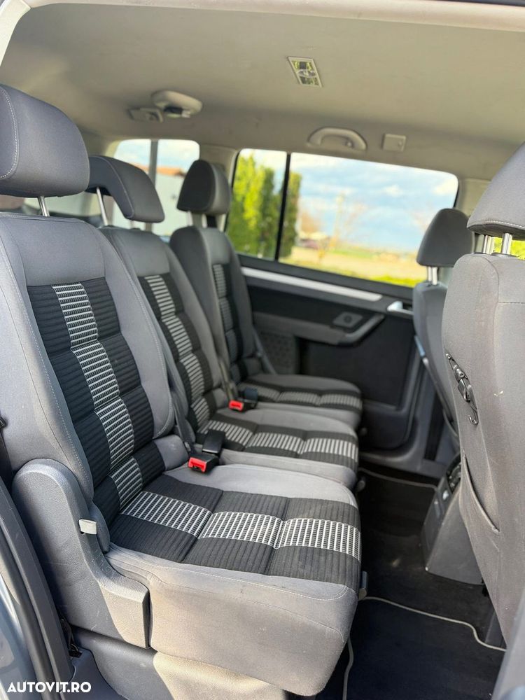 Volkswagen Touran 2.0 TDI Highline - 8