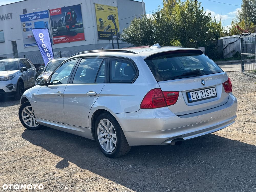 BMW Seria 3 318d Sport Line - 12