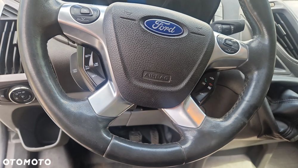 Ford Custom - 11