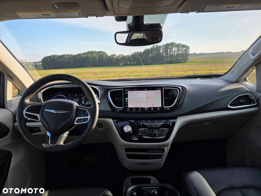 Chrysler Pacifica - 16