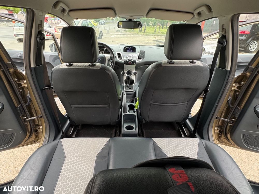 Ford Fiesta 1.4 Autom. Titanium - 11