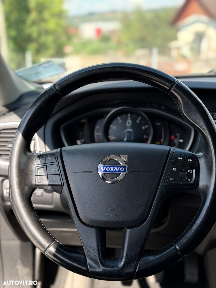 Volvo V40 T2 Momentum - 11