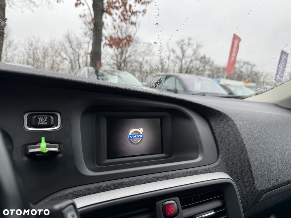 Volvo V40 D2 Kinetic - 19