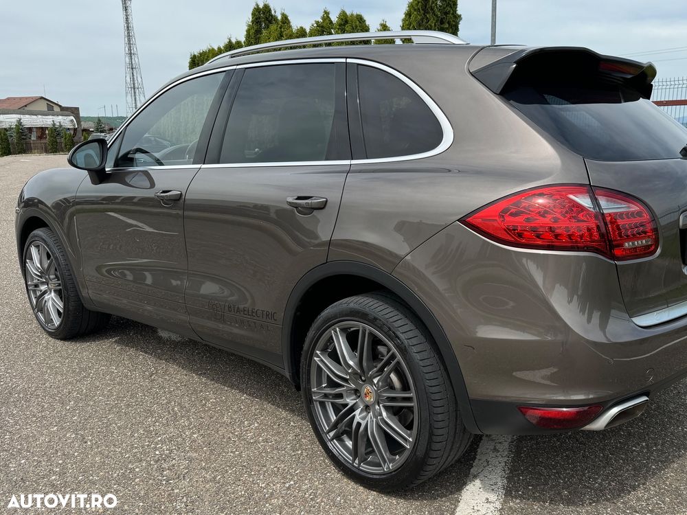 Porsche Cayenne 3.0 L V6 - 5