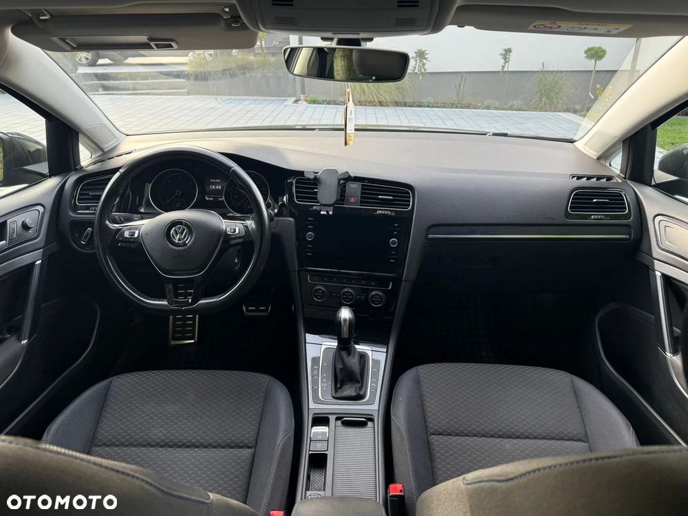 Volkswagen Golf - 10