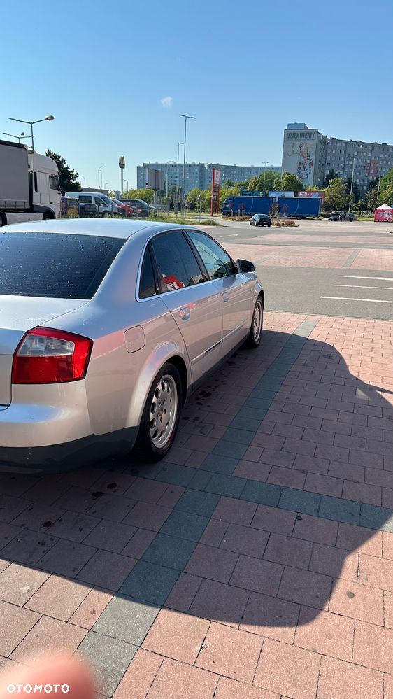Audi A4 Limousine - 4