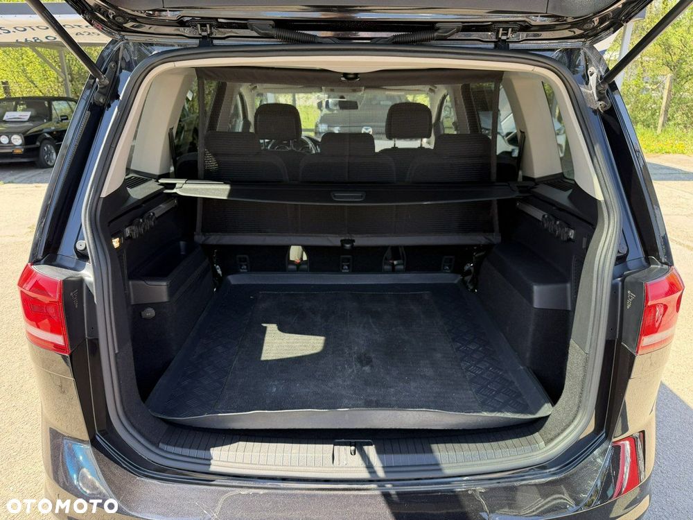 Volkswagen Touran - 30