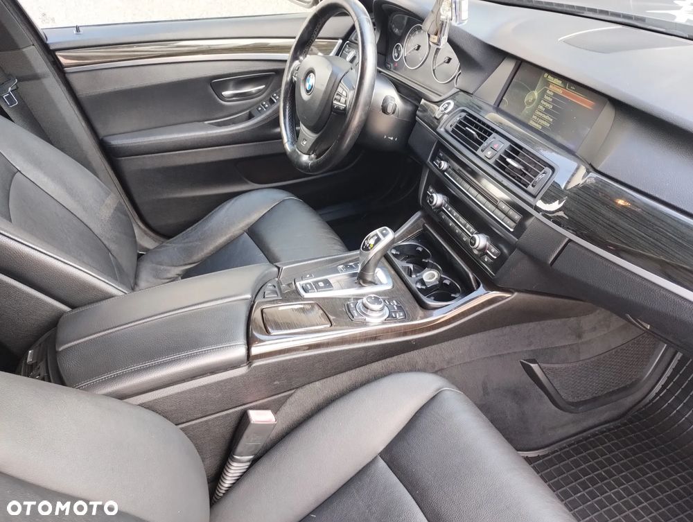 BMW Seria 5 535i Sport-Aut - 15