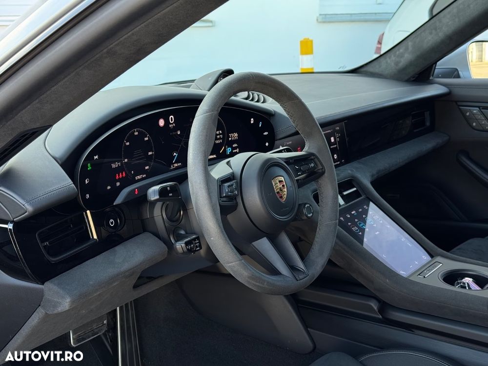 Porsche Taycan - 14