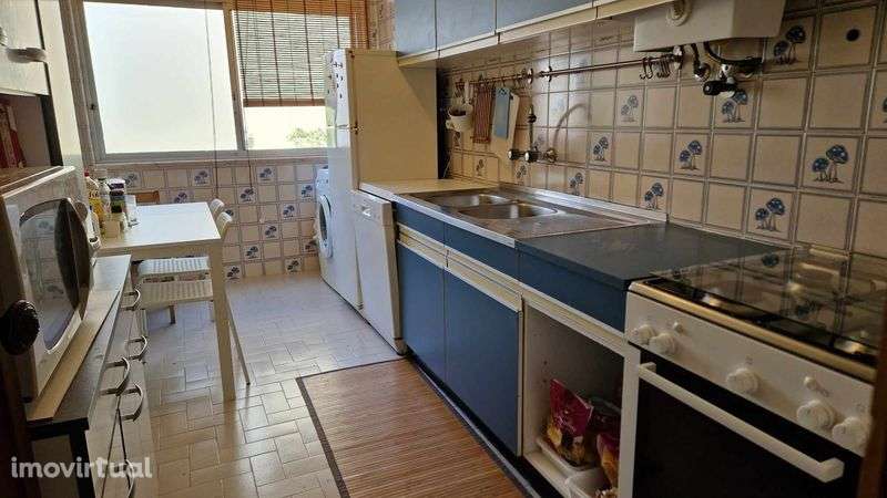 T3 no centro de Carcavelos sem mobília - Grande imagem: 3/4