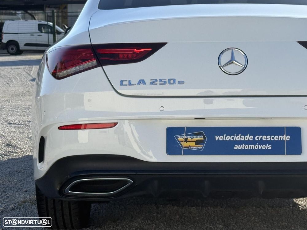 Mercedes-Benz CLA 250 e 8G-DCT AMG Line - 13