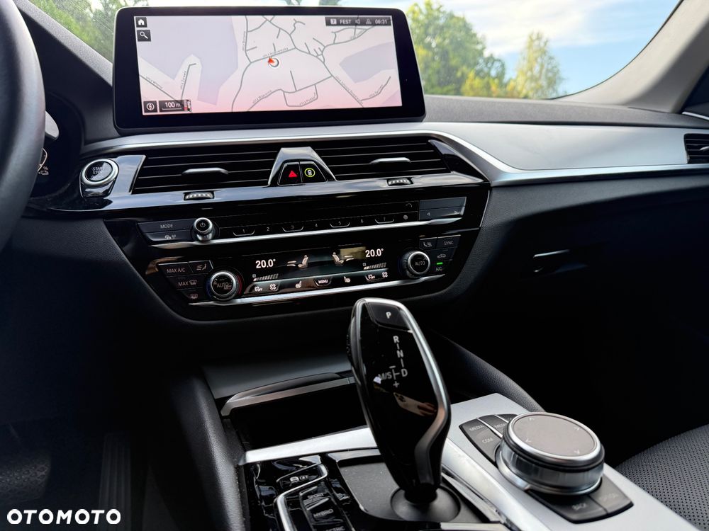 BMW Seria 5 530e xDrive Luxury Line sport - 36