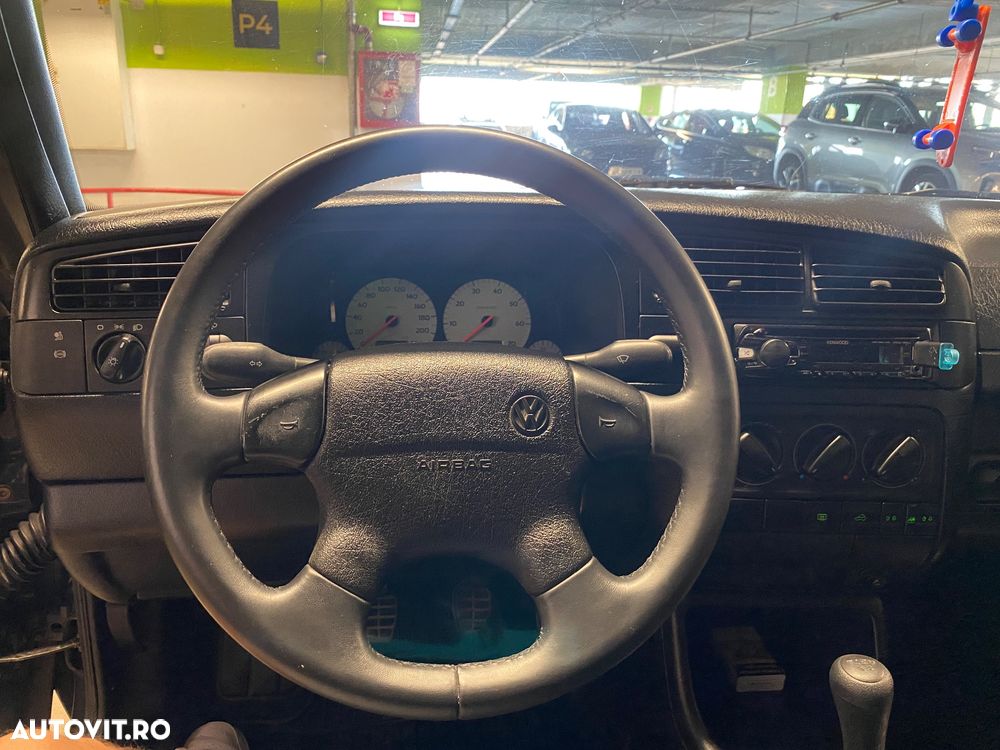 Volkswagen Golf - 10
