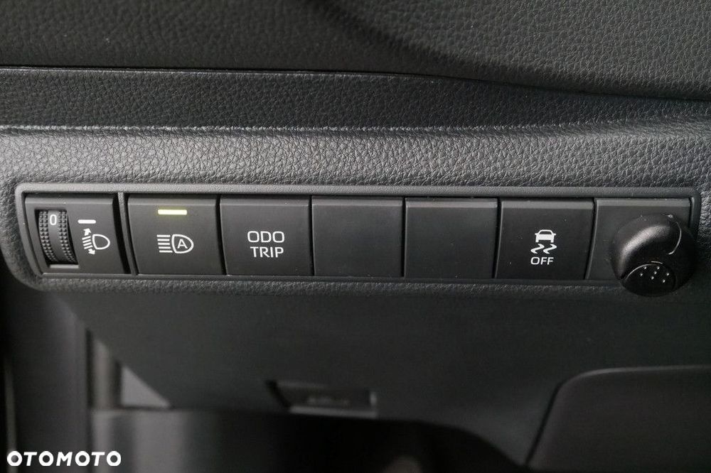 Toyota Corolla 1.8 Hybrid Comfort - 28