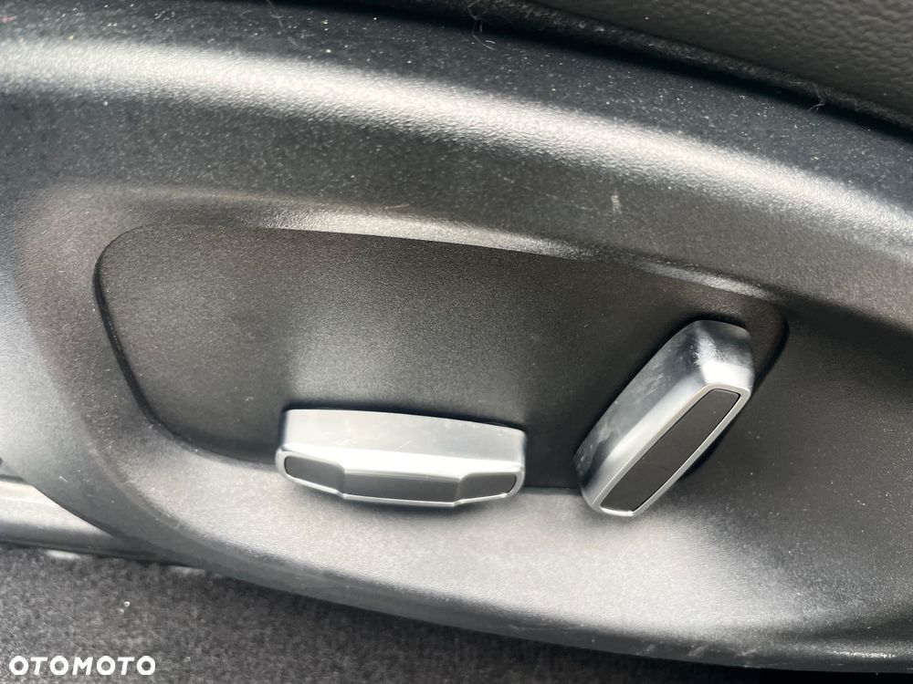 Jaguar F-Pace 25t AWD R-Sport - 16