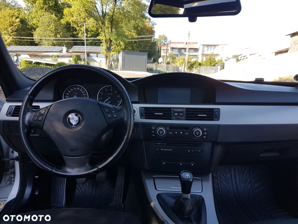 BMW Seria 3 325xi Touring - 19