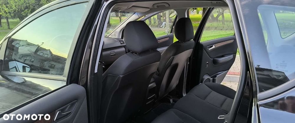 Mercedes-Benz Klasa A 180 Autotronic Avantgarde Special Edition - 32