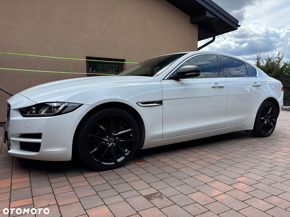 Jaguar XE 2.0 D Prestige - 4