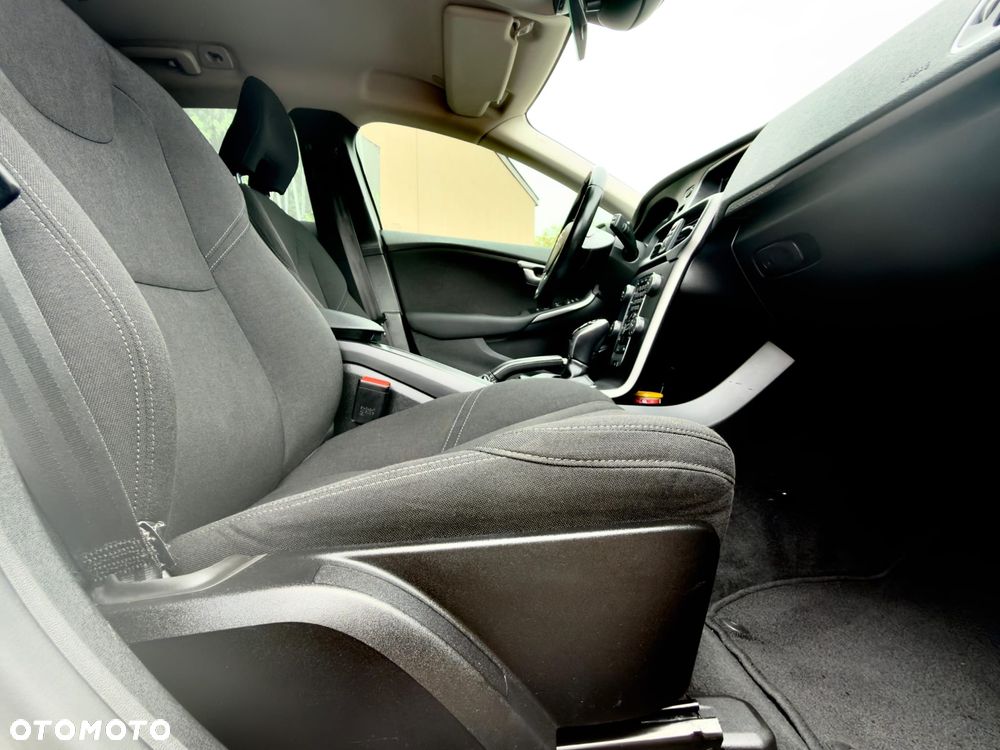 Volvo V40 Cross Country - 19