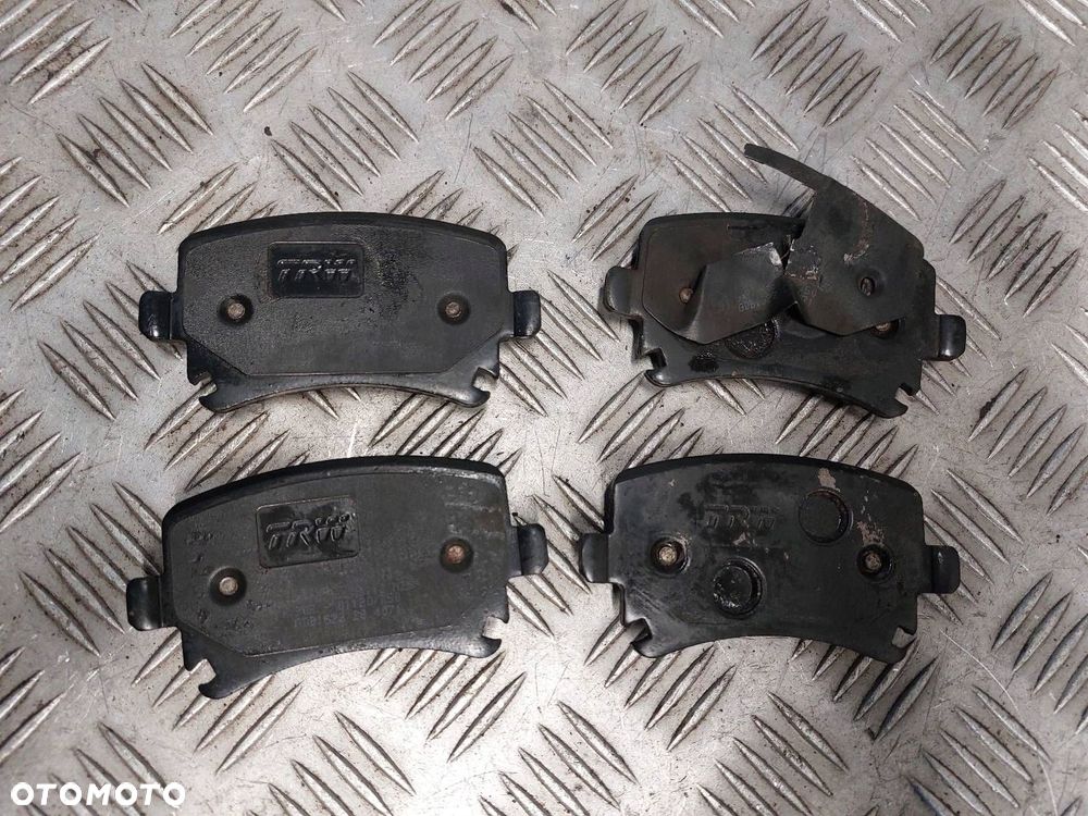 ZACISK HAMULCOWY LEWY TYŁ + PRAWY TYŁ AUDI A6 C6 - 10