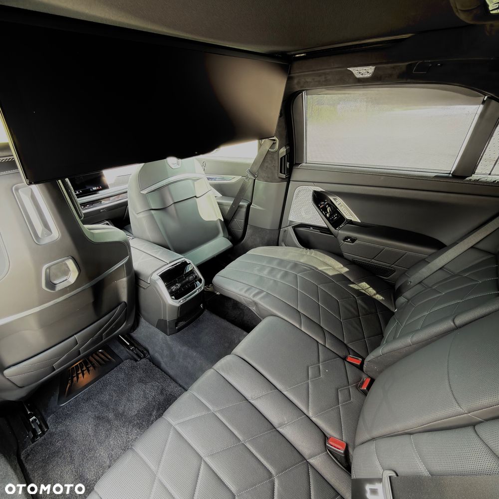 BMW Seria 7 M760e PHEV xDrive sport - 33