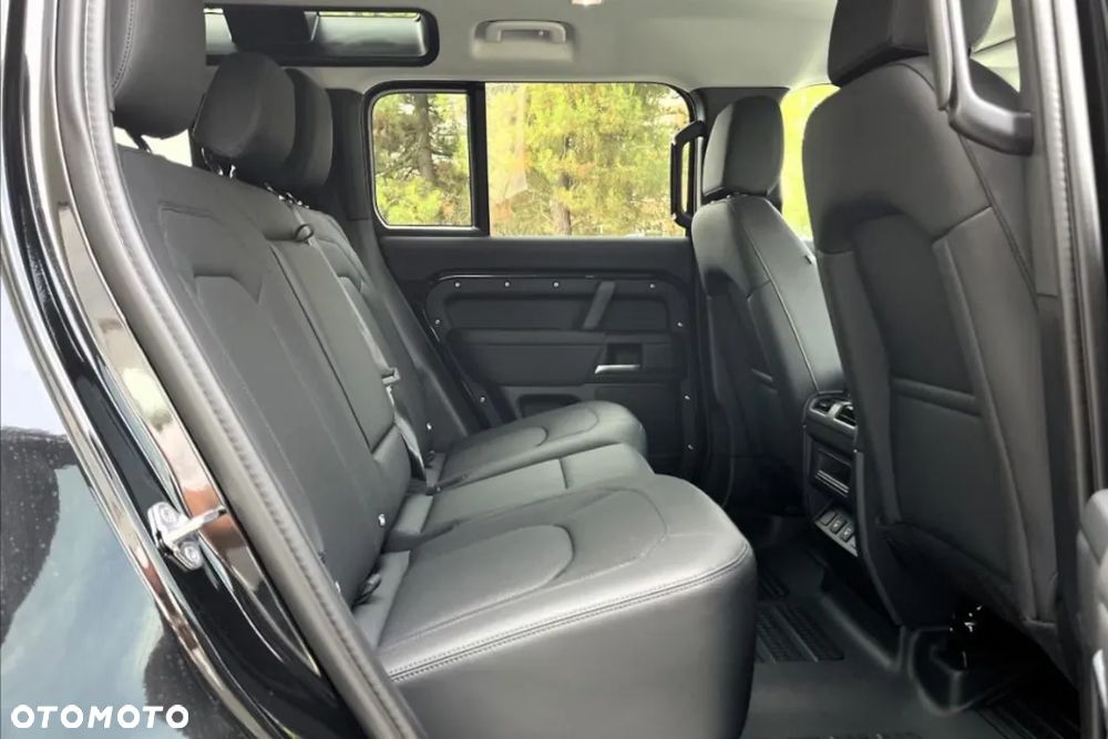 Land Rover Defender 3.0 D200 mHEV - 25