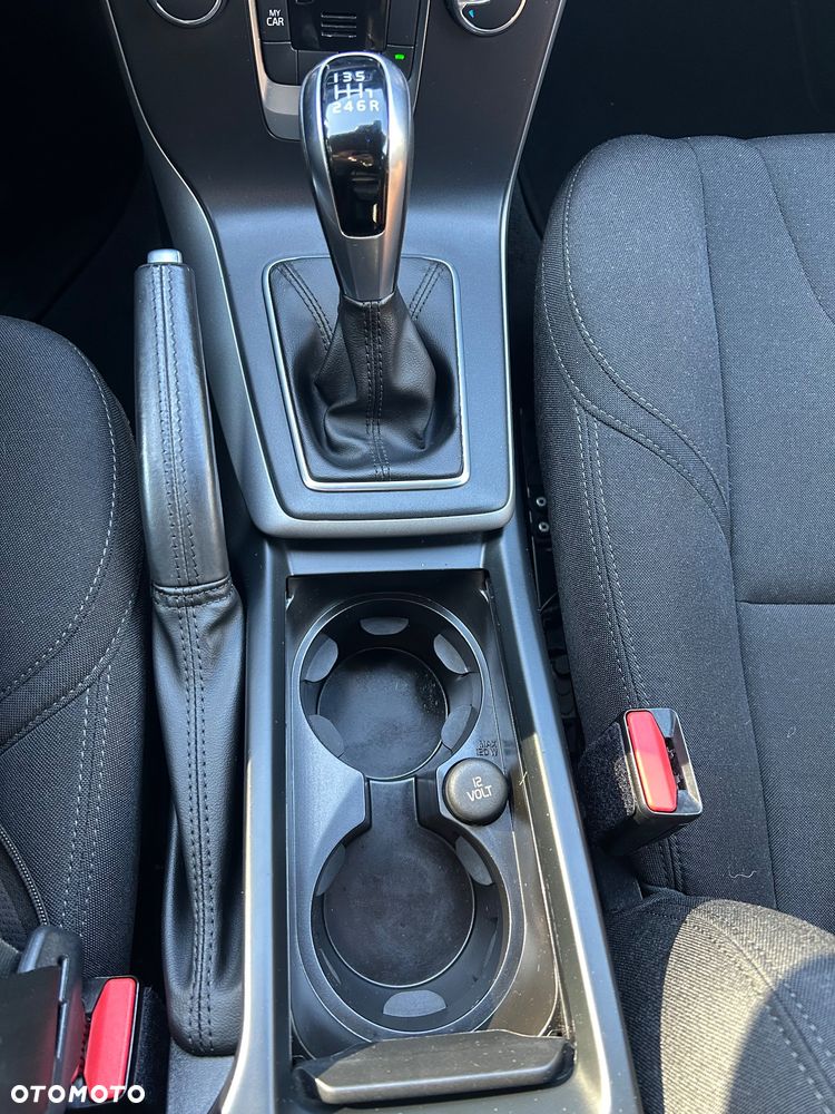 Volvo V40 - 25