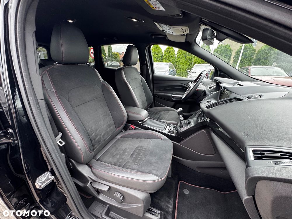 Ford Kuga 1.5 EcoBoost 2x4 ST-Line - 37