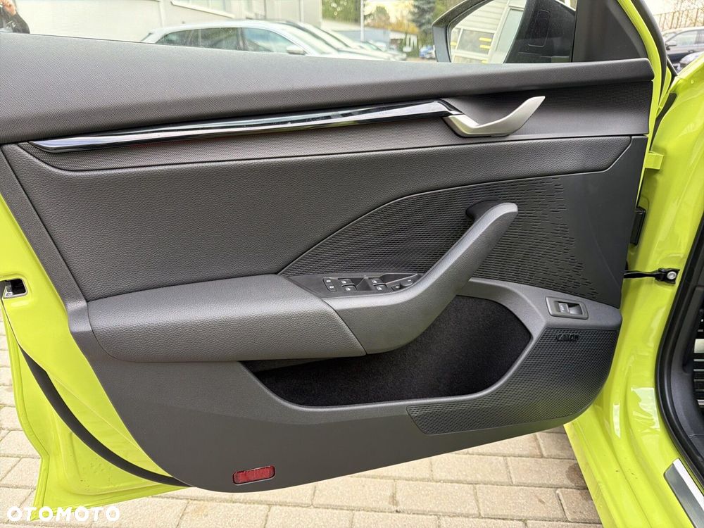 Skoda Octavia 2.0 TSI RS DSG - 10