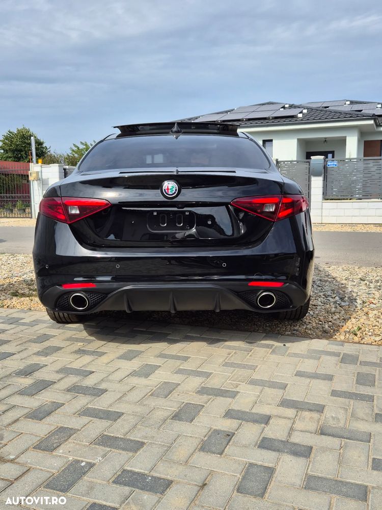 Alfa Romeo Giulia 2.0 Turbo AWD AT8 Veloce - 16