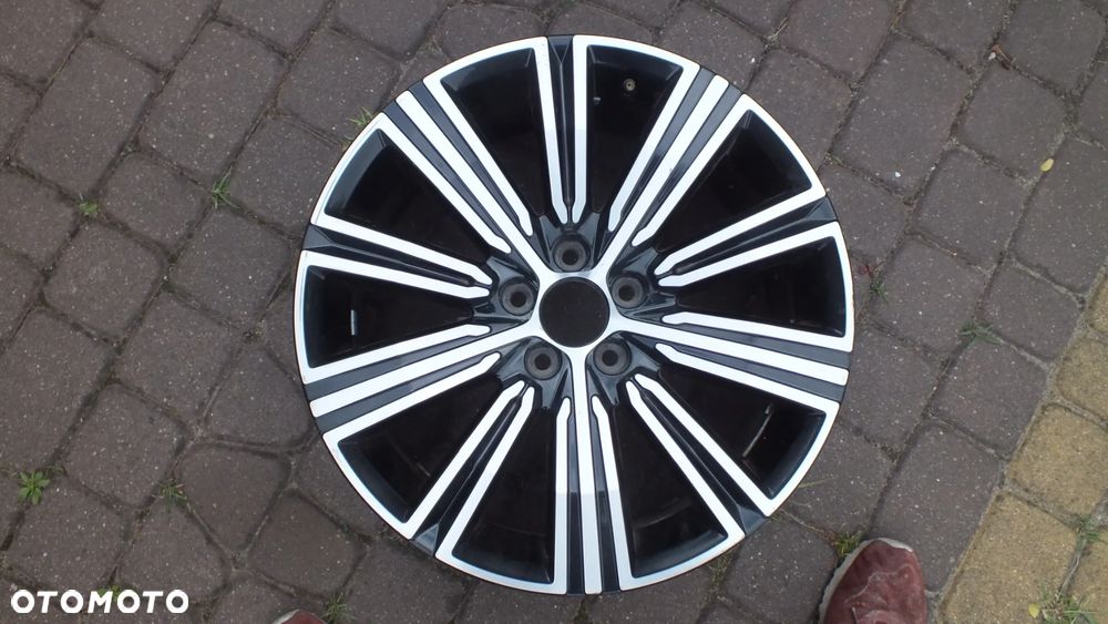 Felga aluminiowa 8X18 Volvo V60 XC40 31471312 - 1