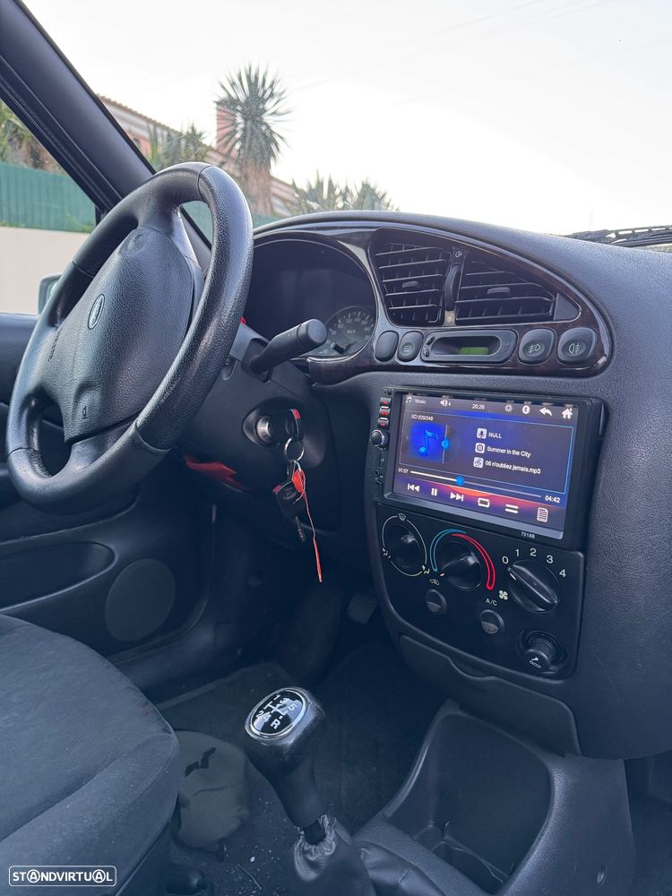 Ford Fiesta 1.25 Ghia - 8