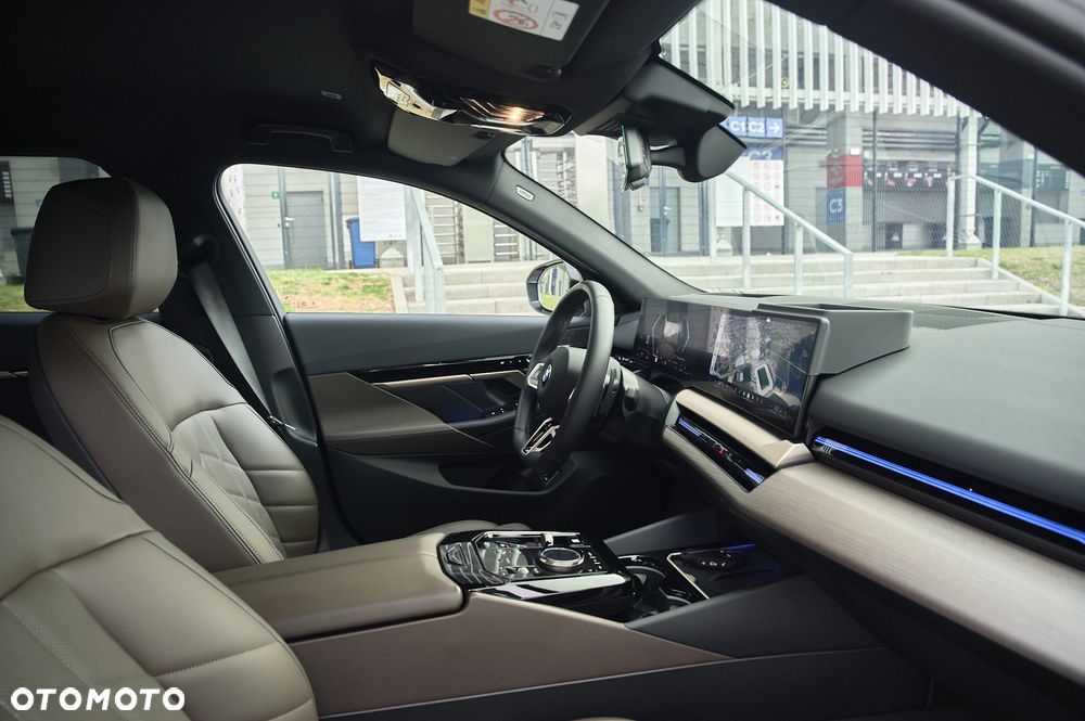 BMW Seria 5 520d xDrive - 27